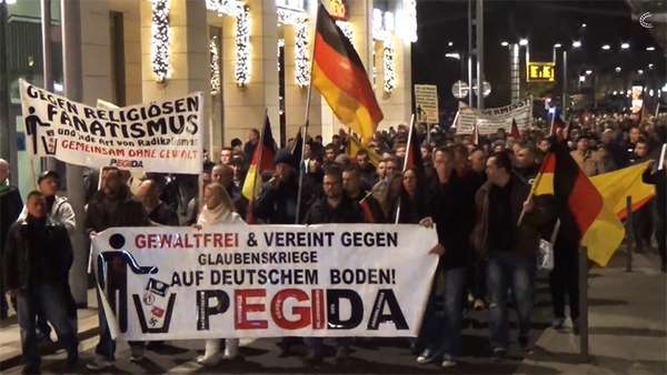 Germany: PEGIDA slams Merkel over refugee influx - V?DEO